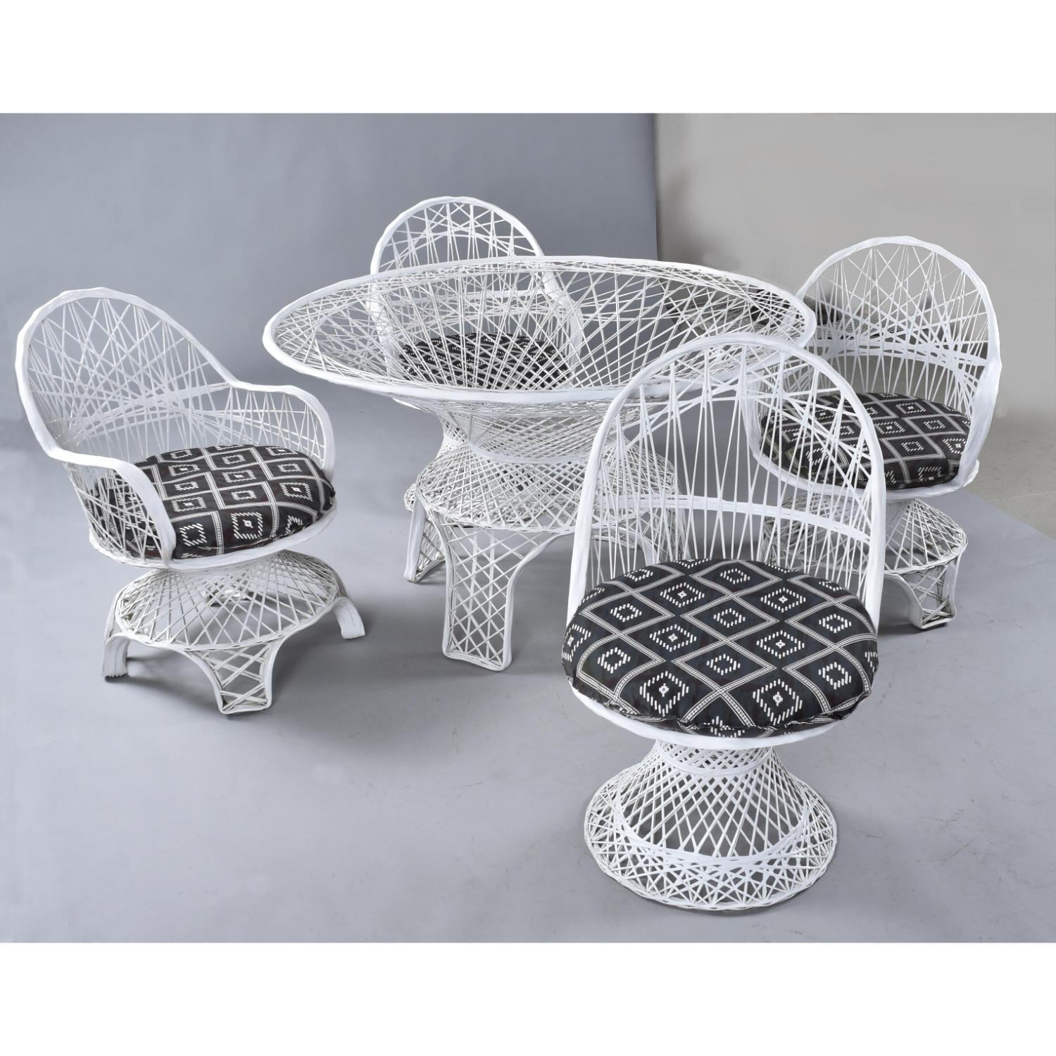 Restored Russell Woodard Vintage Spun Fiberglass Outdoor Dining Set For Sale 4