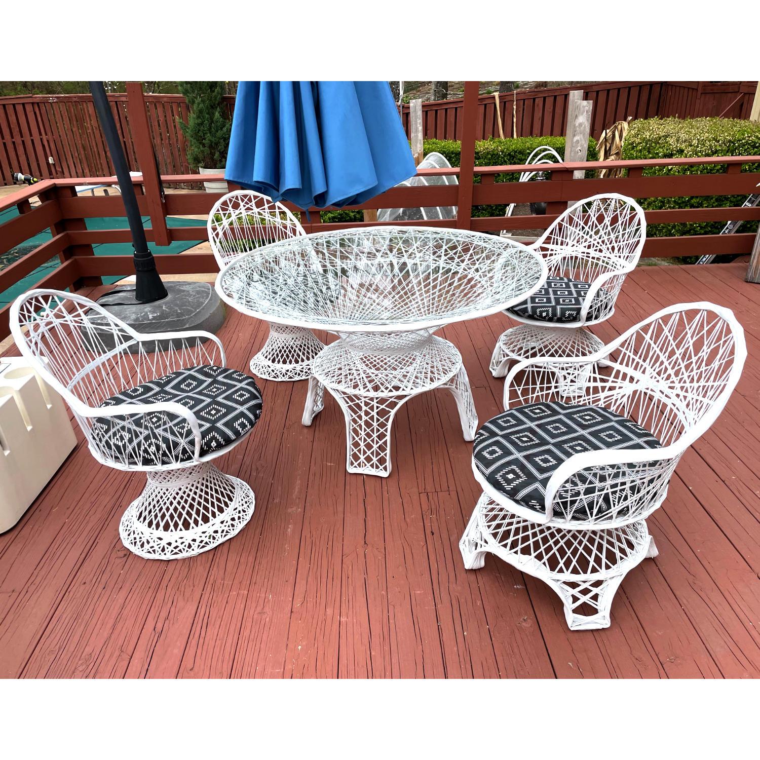 Mid-Century Modern Restored Russell Woodard Vintage Spun Fiberglass Outdoor Dining Set For Sale