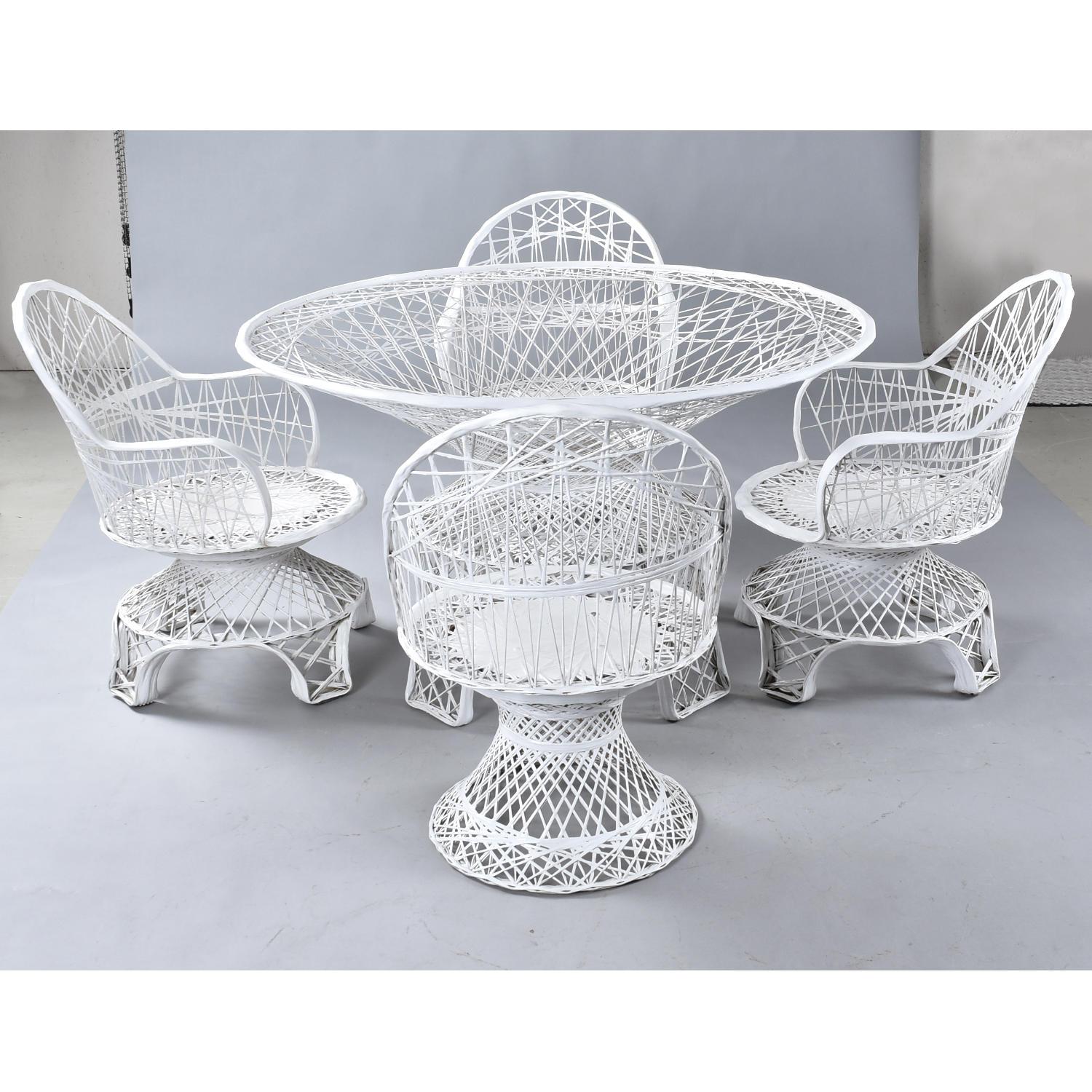 Restored Russell Woodard Vintage Spun Fiberglass Outdoor Dining Set In Good Condition For Sale In Chattanooga, TN