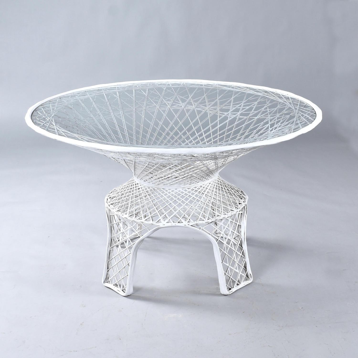 Mid-20th Century Restored Russell Woodard Vintage Spun Fiberglass Outdoor Dining Set For Sale
