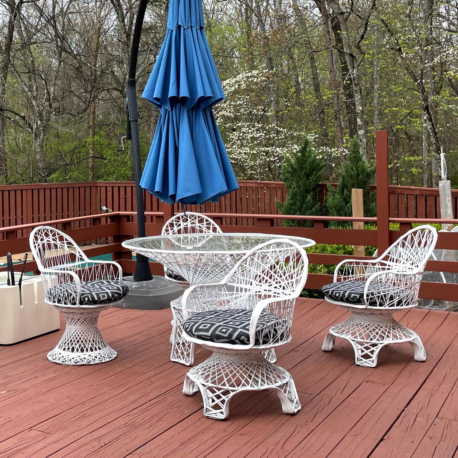Restored Russell Woodard Vintage Spun Fiberglass Outdoor Dining Set For Sale 1