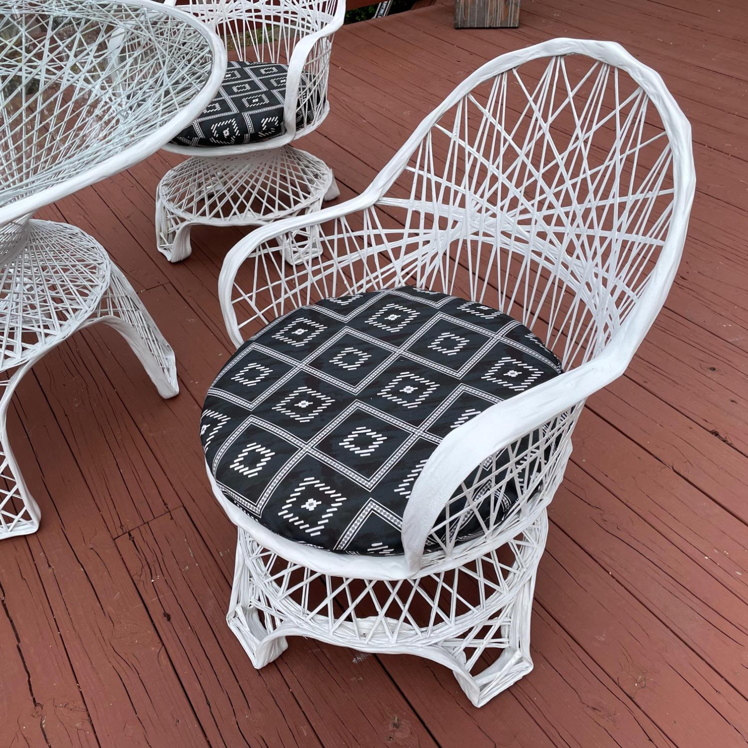 Restored Russell Woodard Vintage Spun Fiberglass Outdoor Dining Set For Sale 2