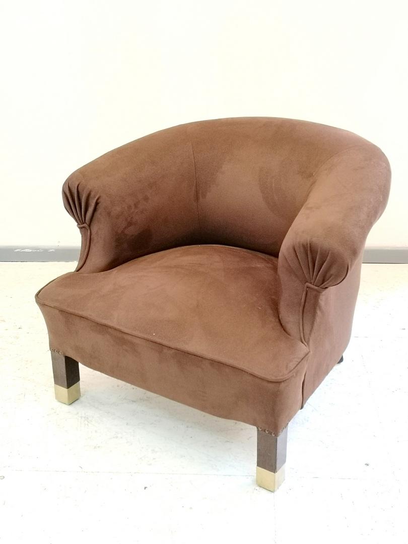 This pair of Vienna secession armchairs were made in the 1920s- they are completely restored: The oak wood legs have been refinished and the brass plated covers have been restored. The new, spring cushioning was reupholstered with a modern fabric.