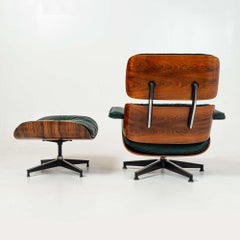 Chaise longue et ottoman Eames de deuxième génération restaurés en cuir Pine Green