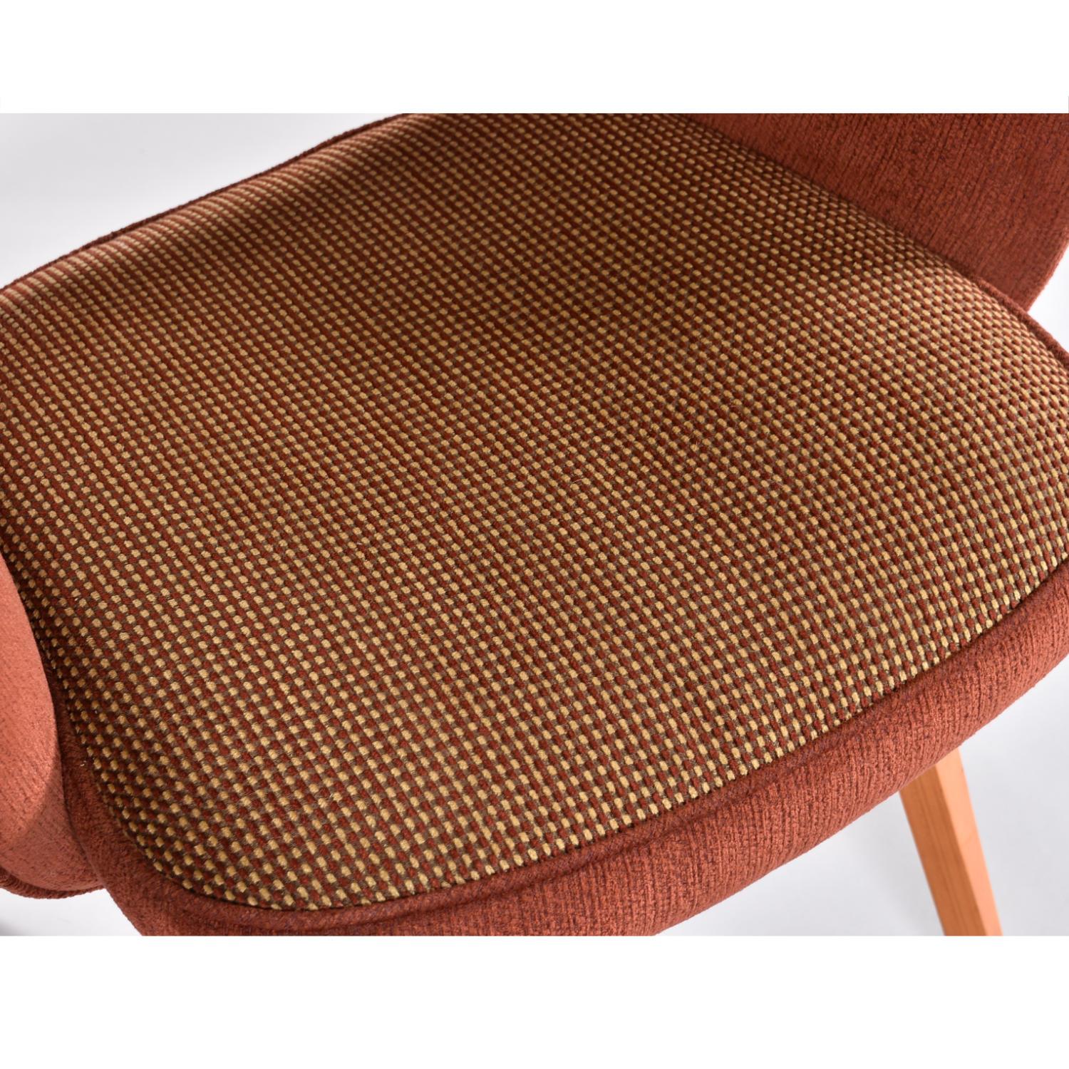 Ensemble restauré de (8) fauteuils de direction Saarinen for Knoll avec pieds en bois en vente 6