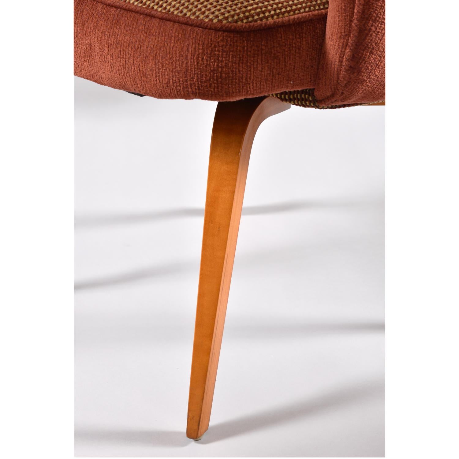 Ensemble restauré de (8) fauteuils de direction Saarinen for Knoll avec pieds en bois en vente 7
