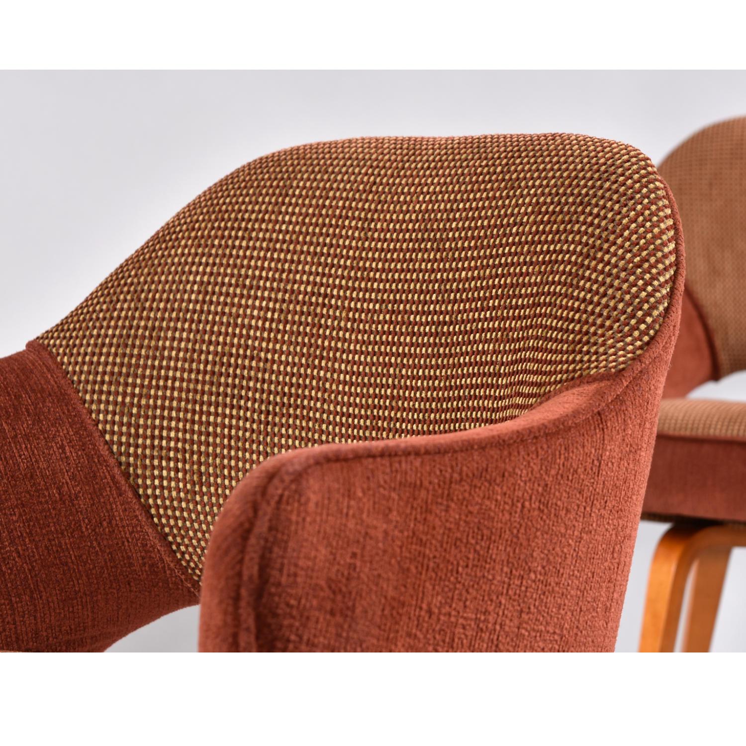 Ensemble restauré de (8) fauteuils de direction Saarinen for Knoll avec pieds en bois en vente 10