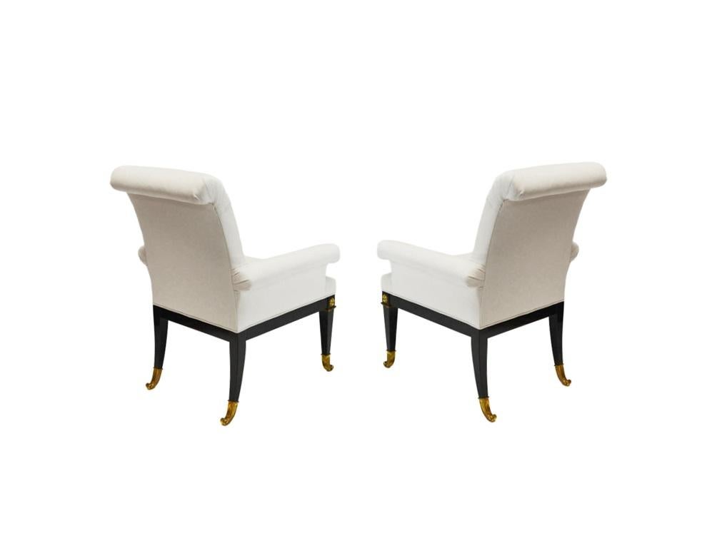 Ensemble restauré de huit chaises de salle à manger laquées par Mastercraft en vente 5