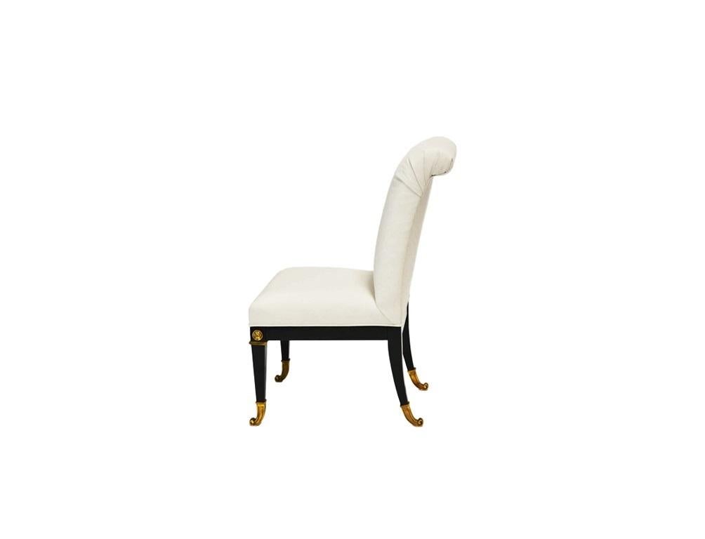 Ensemble restauré de huit chaises de salle à manger laquées par Mastercraft en vente 3