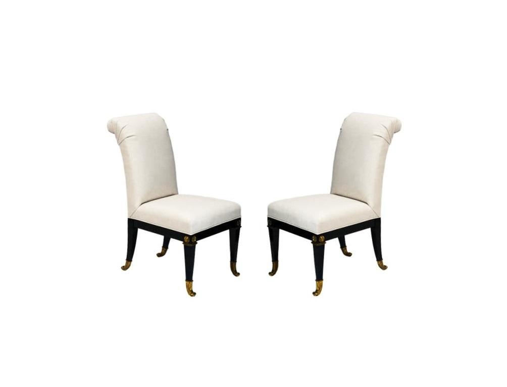 Ensemble restauré de huit chaises de salle à manger laquées par Mastercraft en vente 2