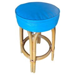 Taburete de bar de ratán arqueado restaurado de un solo pie con asiento verde turquesa, set de cuatro