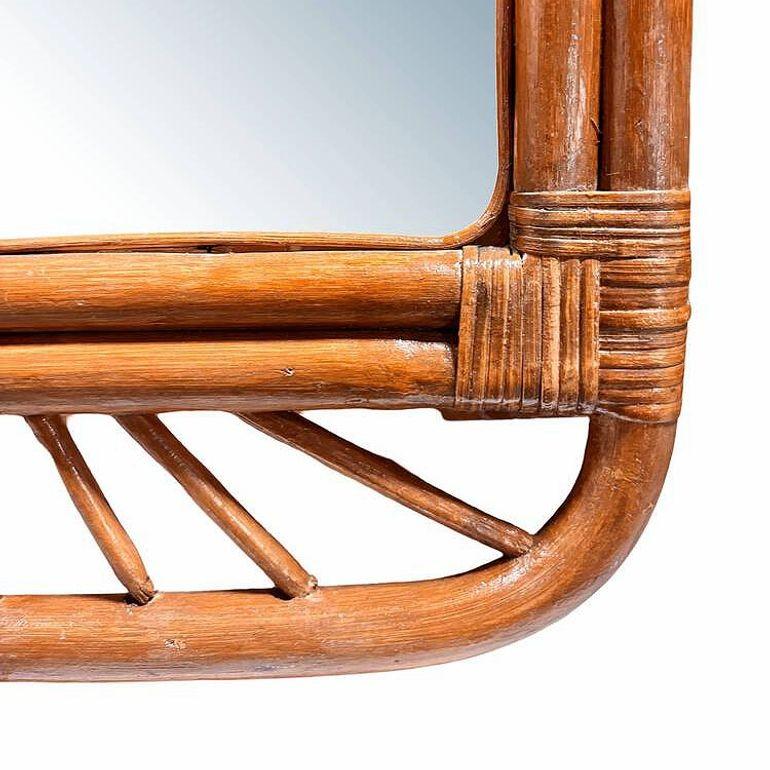 Rotin Miroir mural en rotin arrondi à un seul brin restauré avec stick Reed Rattan en vente