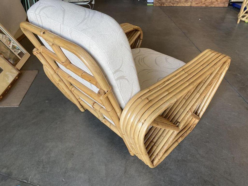 Rattan Sedia da salotto in rattan Pretzel quadrata a sei fili restaurata con ottomana in vendita