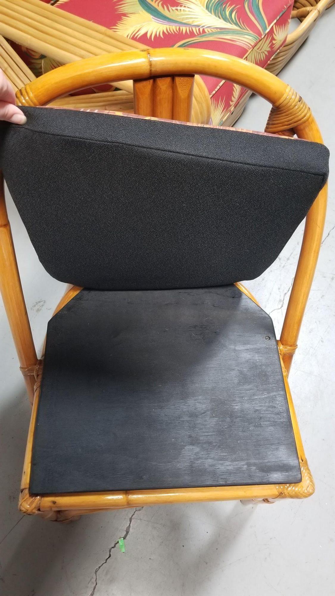 Restaurierte Rattan-Esszimmerstühle und Sessel mit Lattenrostrückenlehne, 6er-Set im Angebot 3