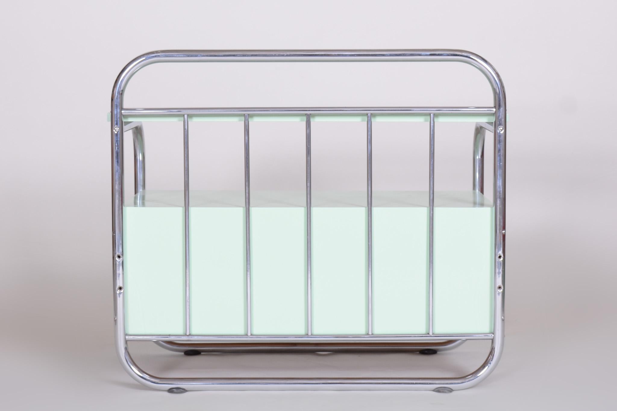 Petit meuble de rangement Bauhaus restauré, acier chromé et bois, République tchèque, années 1930 en vente 6