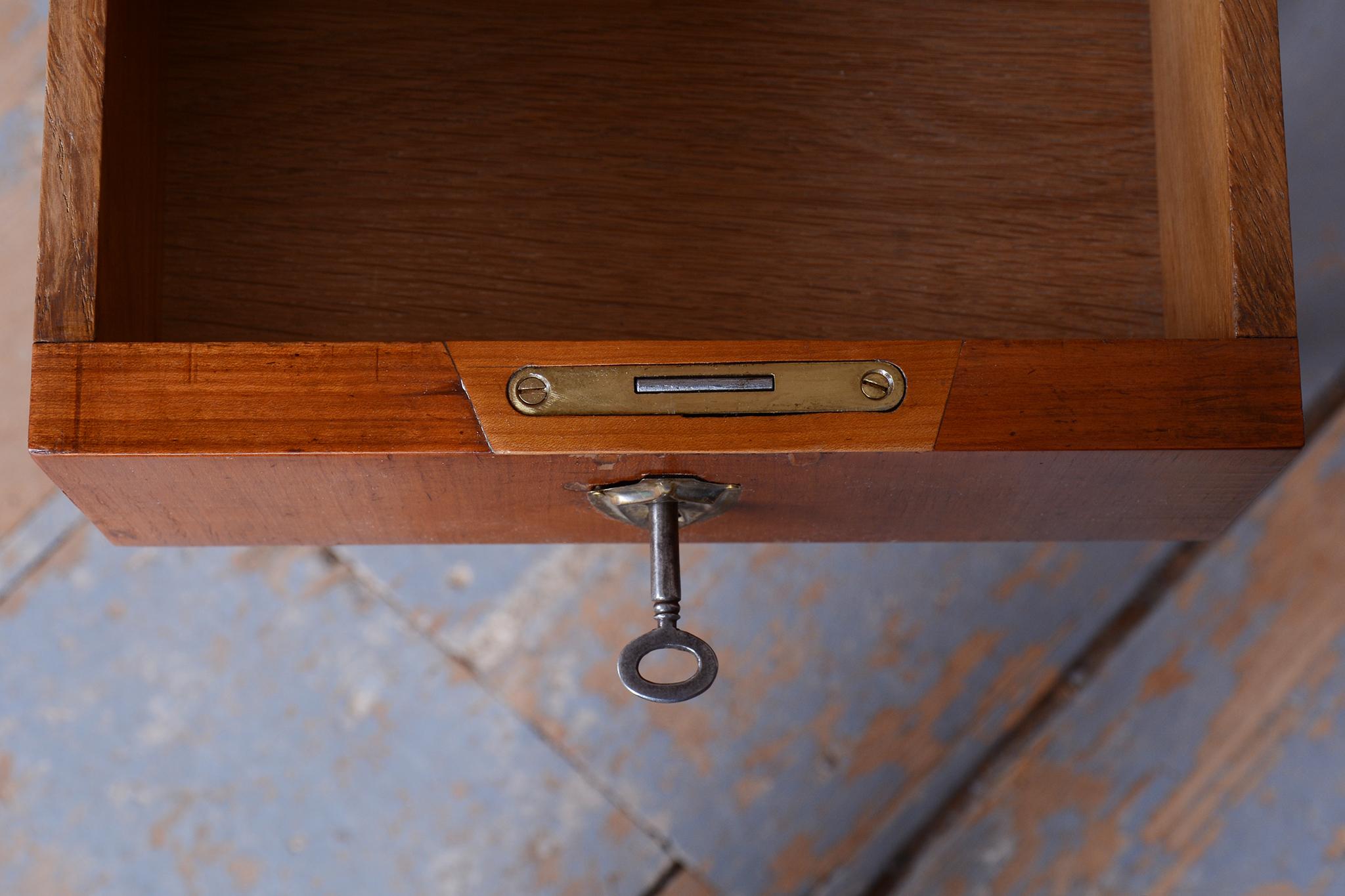 Tavolino Biedermeier restaurato, legno di ciliegio, polacco restaurato, ceco, anni '40 del XIX secolo in vendita 5