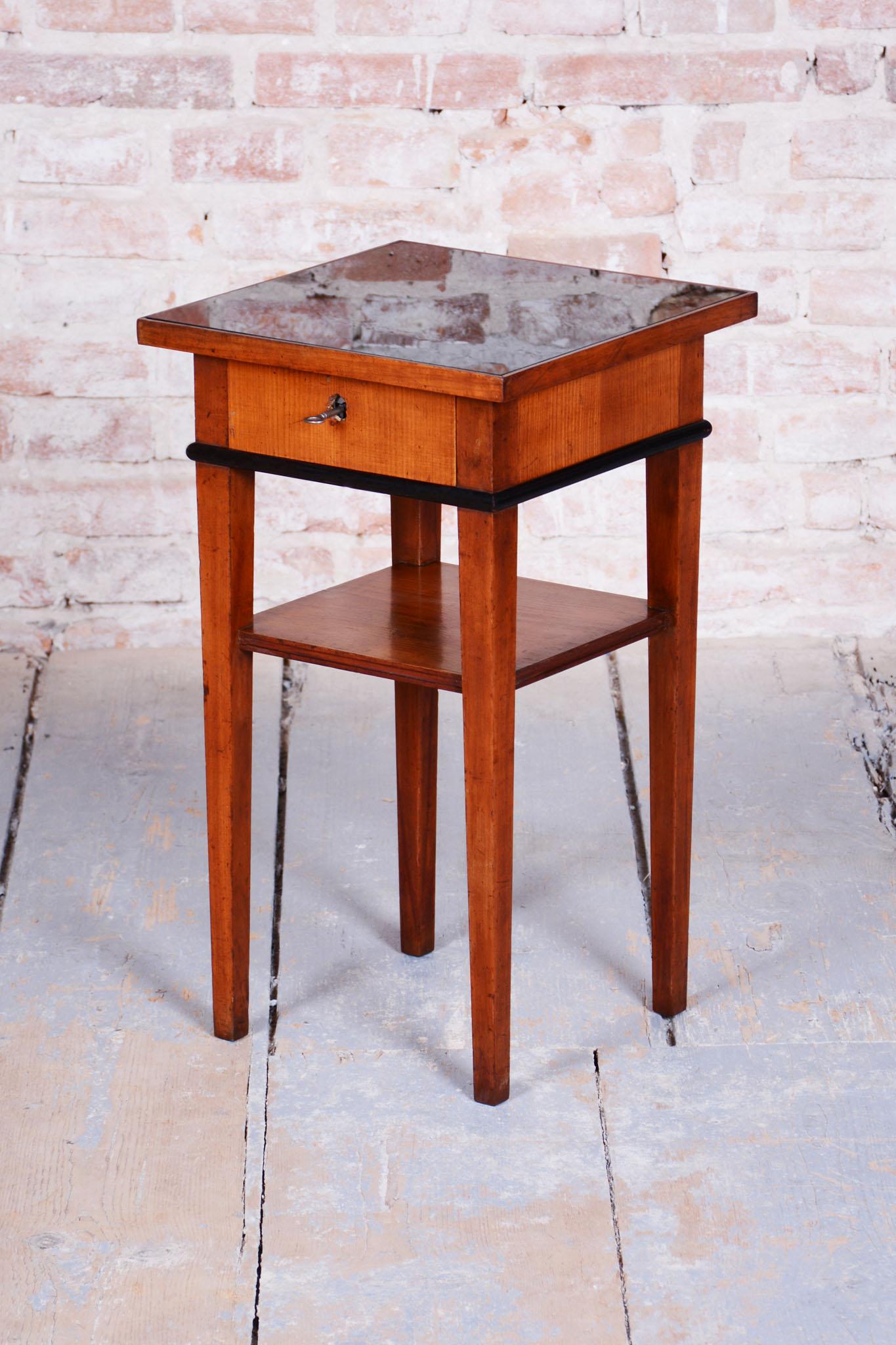 Tavolino Biedermeier restaurato, legno di ciliegio, polacco restaurato, ceco, anni '40 del XIX secolo in vendita 9