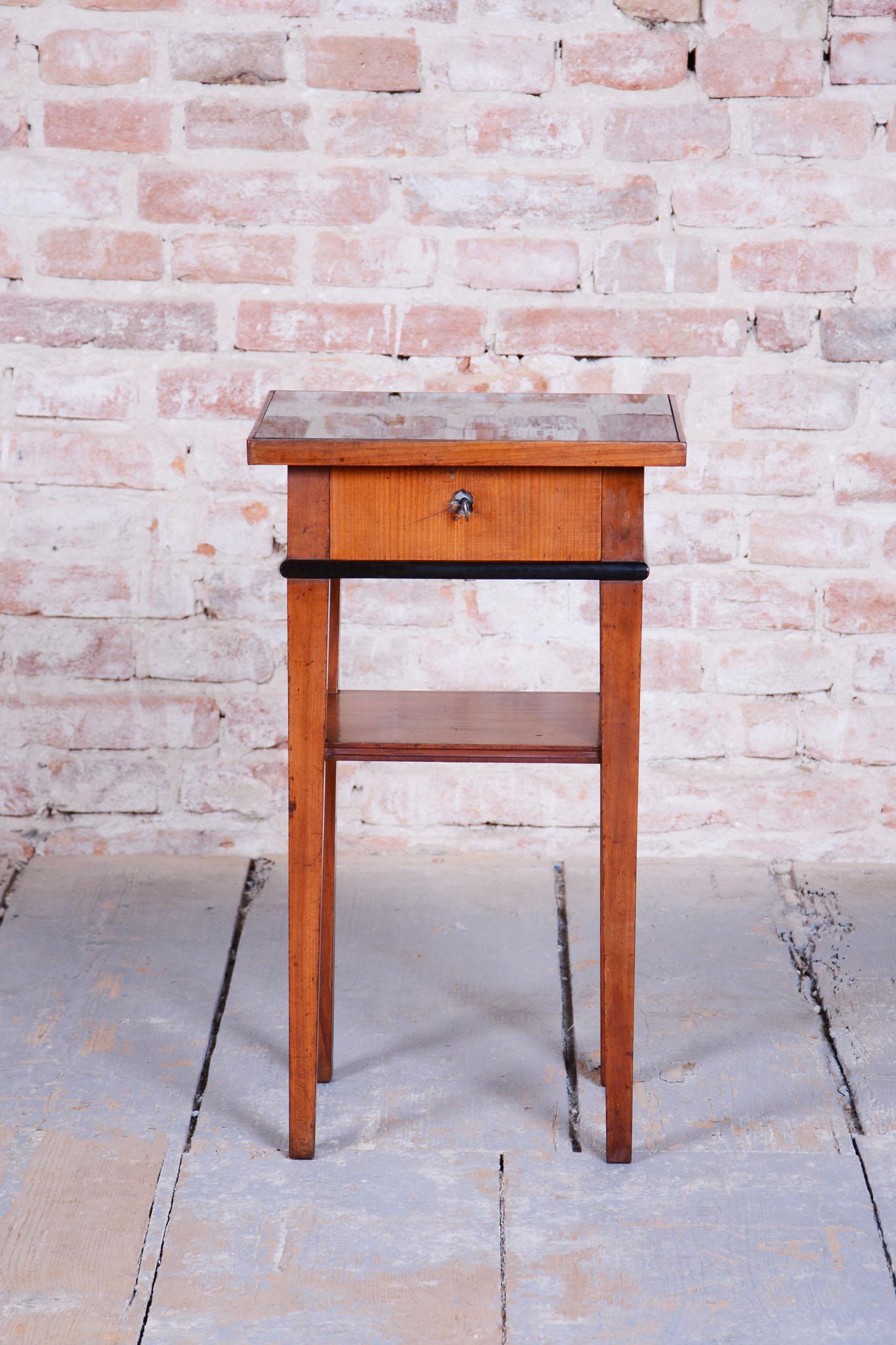Tavolino Biedermeier restaurato, legno di ciliegio, polacco restaurato, ceco, anni '40 del XIX secolo in vendita 10