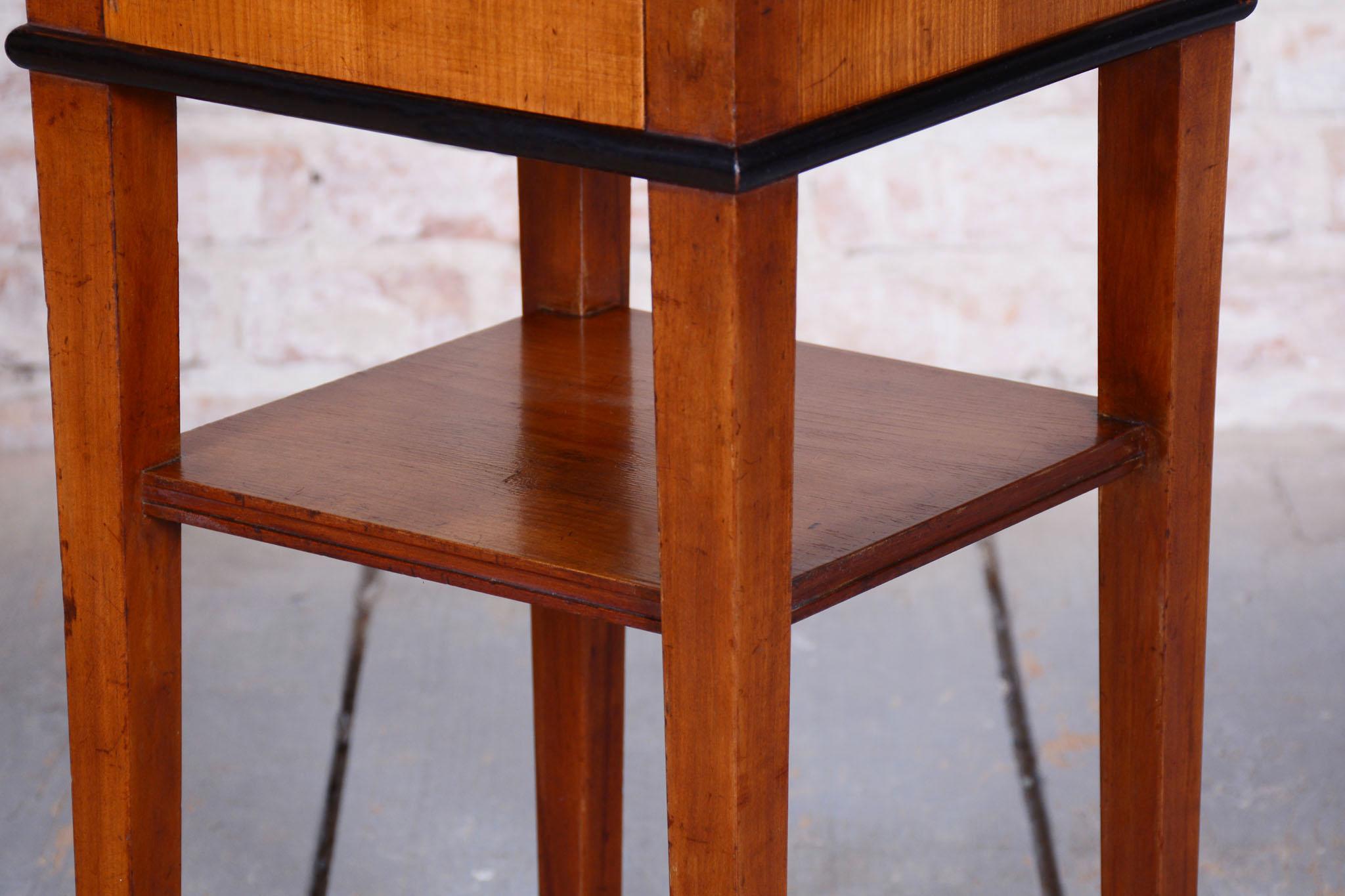 Tavolino Biedermeier restaurato, legno di ciliegio, polacco restaurato, ceco, anni '40 del XIX secolo in vendita 12