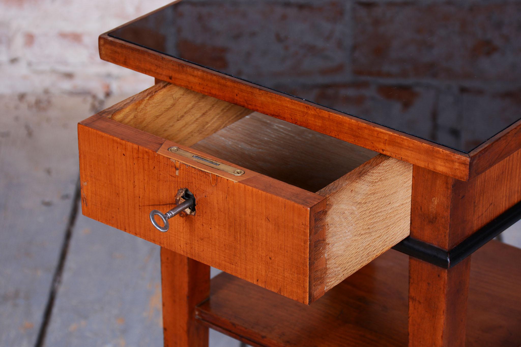 Tavolino Biedermeier restaurato, legno di ciliegio, polacco restaurato, ceco, anni '40 del XIX secolo in vendita 13