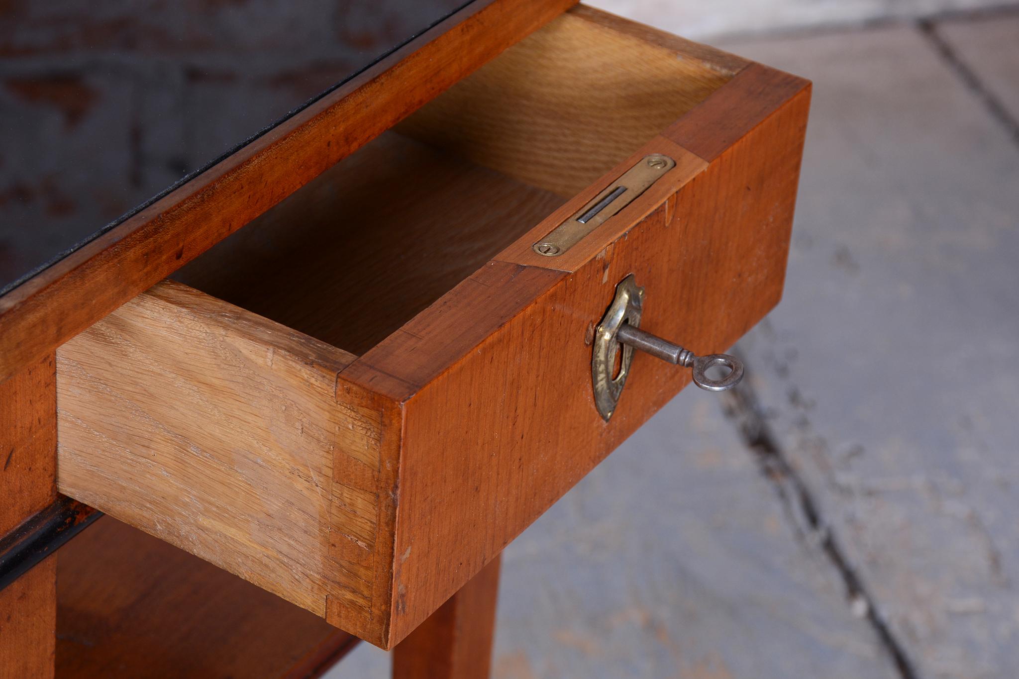 Tavolino Biedermeier restaurato, legno di ciliegio, polacco restaurato, ceco, anni '40 del XIX secolo in vendita 2