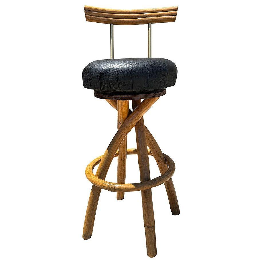 Sgabello in rattan e ottone con gambe a spirale restaurate e sedili girevoli, set di sei persone In condizioni ottime in vendita a Van Nuys, CA