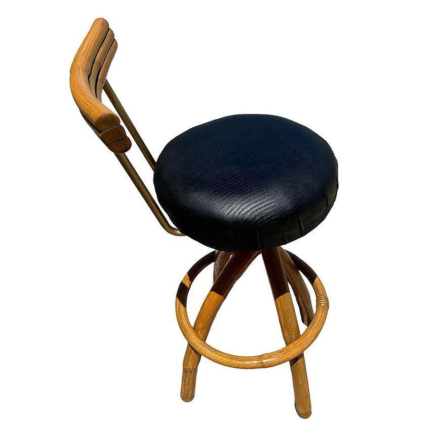 Vimini Sgabello in rattan e ottone con gambe a spirale restaurate e sedili girevoli, set di sei persone in vendita