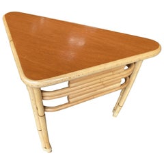 Tavolino angolare in rattan impilato restaurato con piano in mogano
