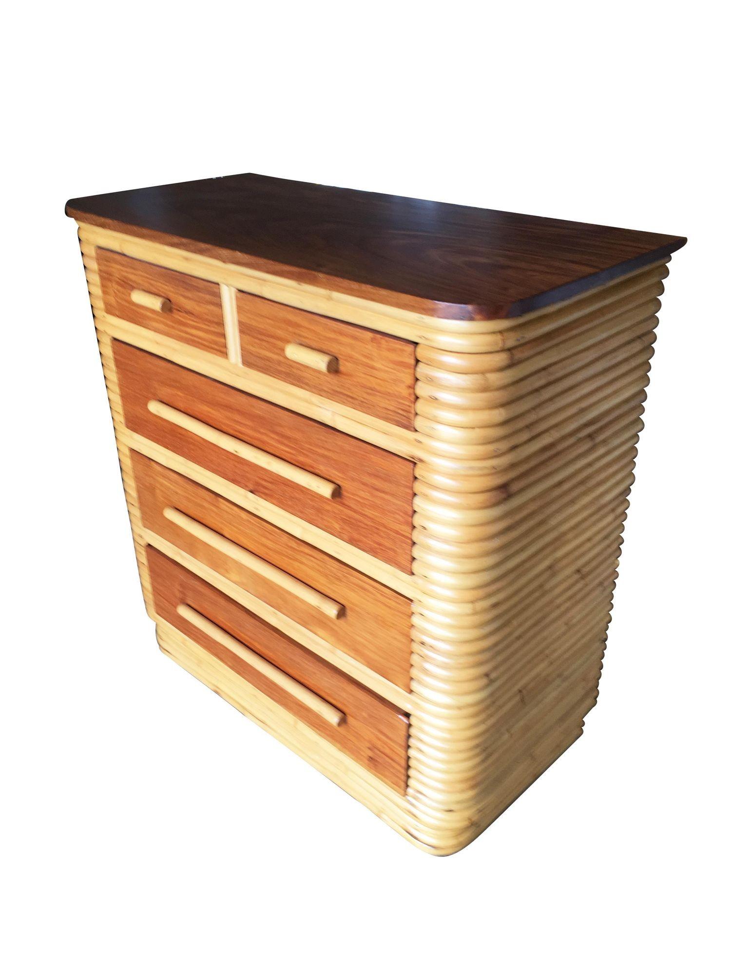 Mid-Century Modern Commode haute en rotin et acajou restaurée