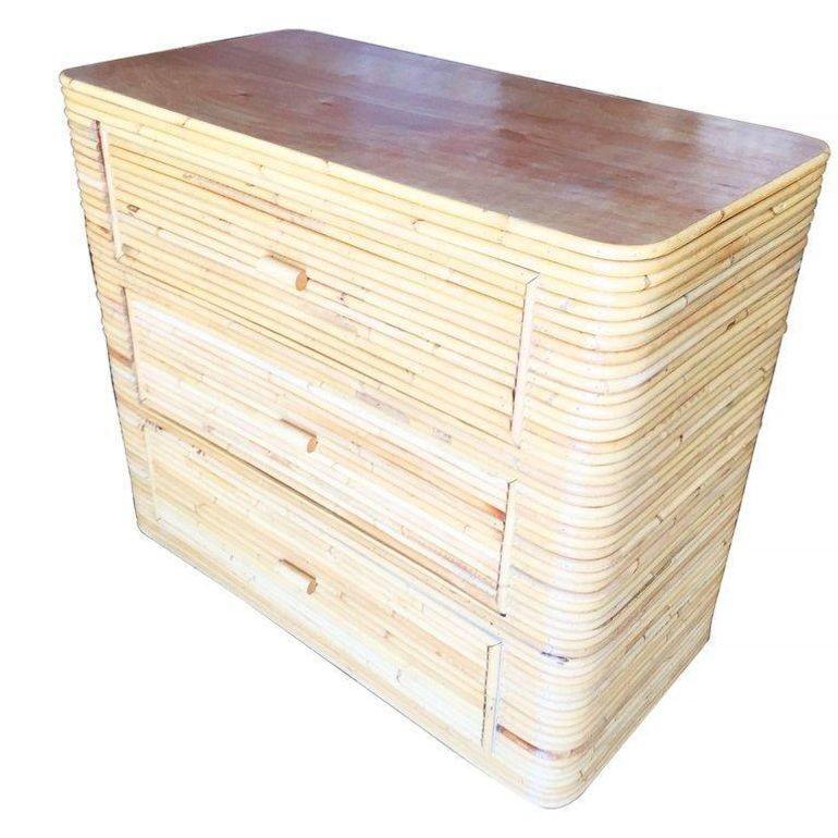 Americano Comò lowboy in rattan Stcik Reed restaurato con piano in mogano in vendita