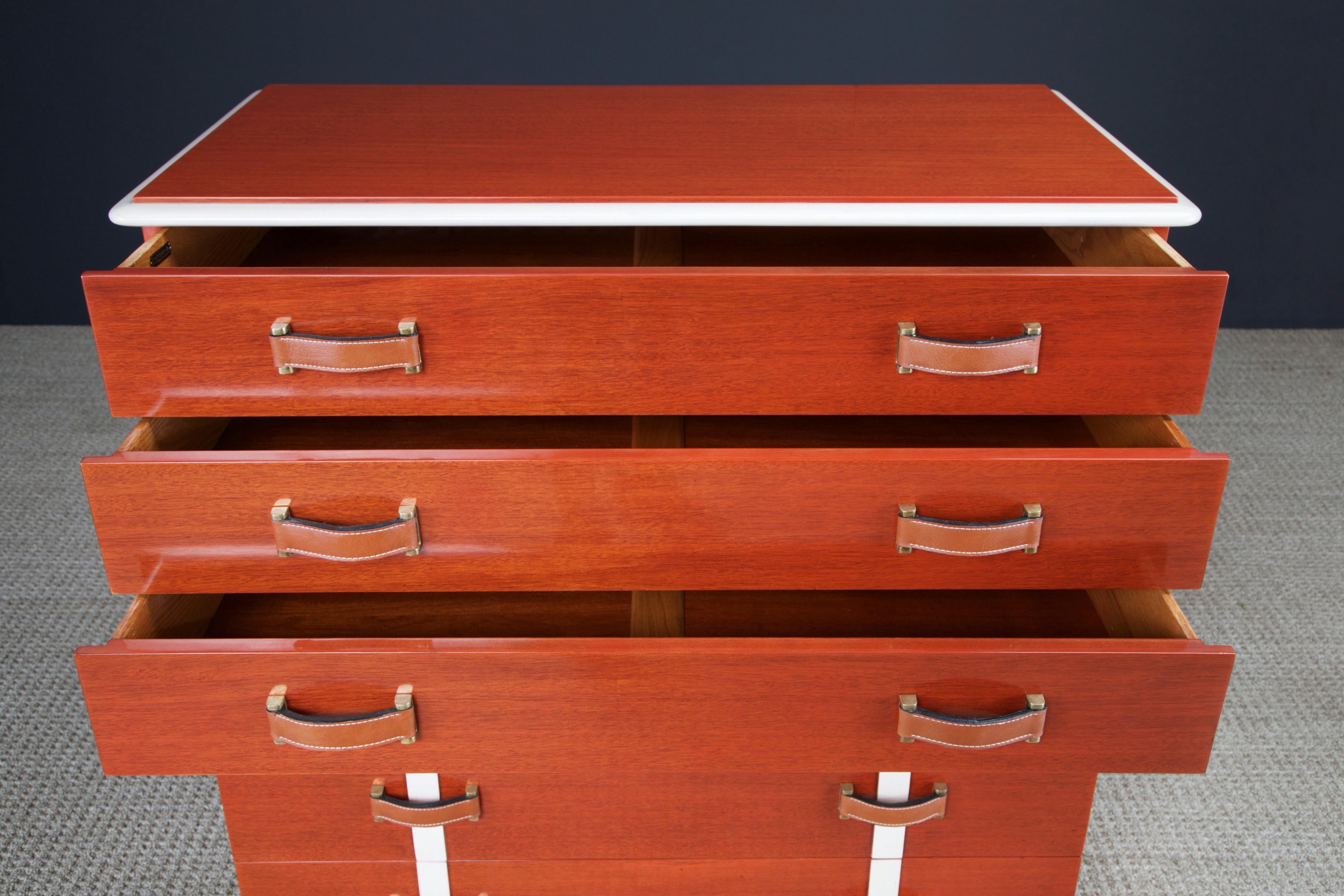 Comò Highboy 'Station Wagon' restaurato di Paul Frankl, 1945 circa, tripla firma in vendita 3