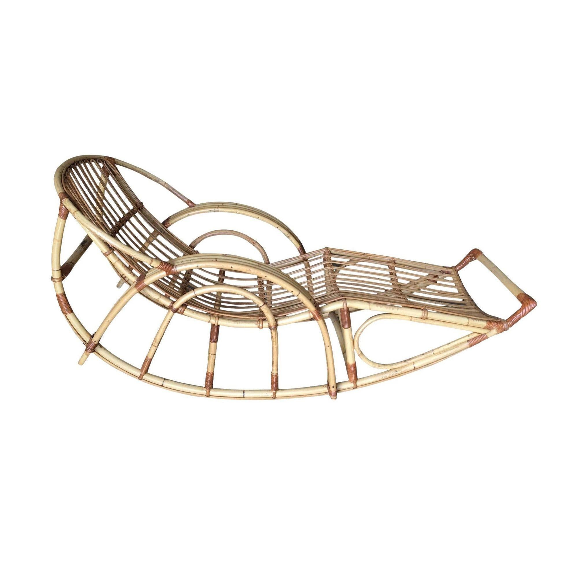 A rare Art Deco era four Double Arch arm rattan rocking chair by Emerson with custom made cushions made after purchase. This chair features a steam-bent rattan frame and a large form close to the Size of a daybed.
1930, Signed Emerson, United