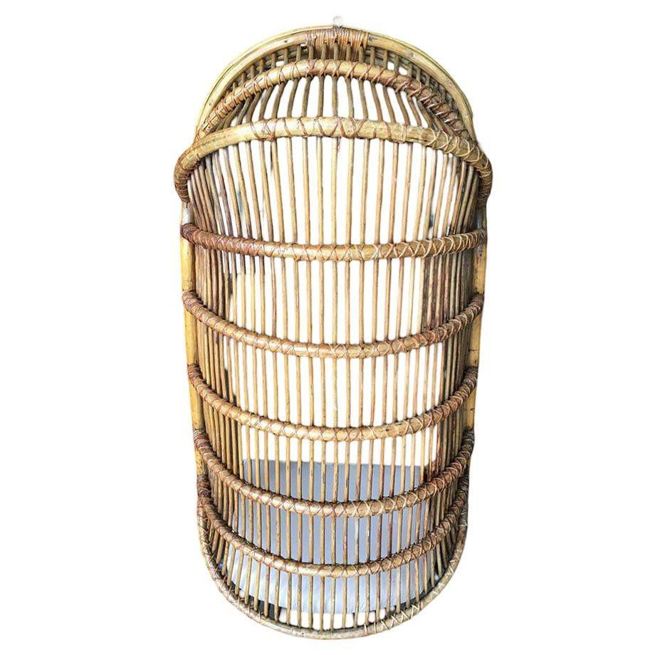 Mid-Century moderno Sedia a dondolo in rattan restaurata con canne a bastoncino in vendita