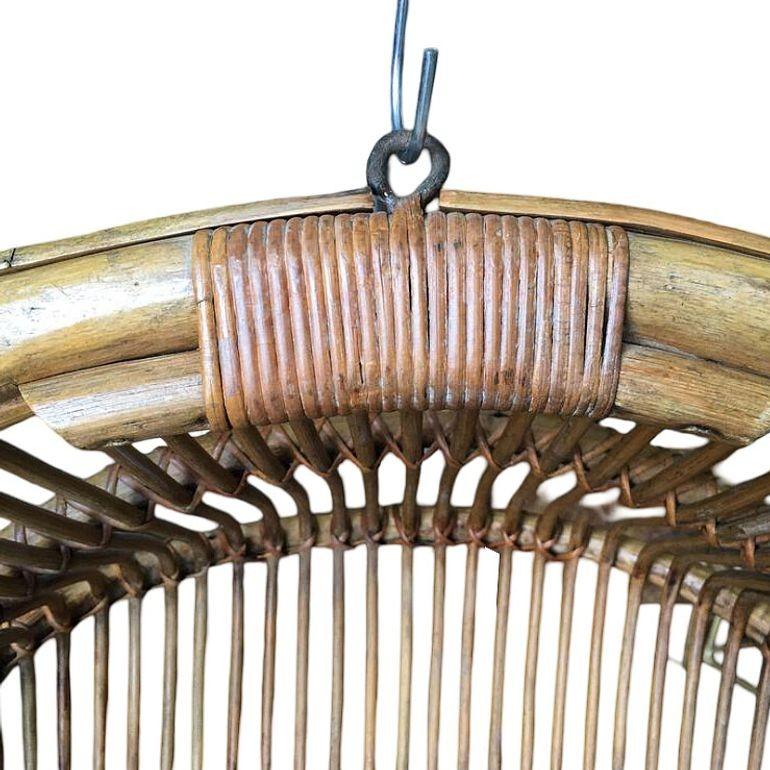 Metà XX secolo Sedia a dondolo in rattan restaurata con canne a bastoncino in vendita