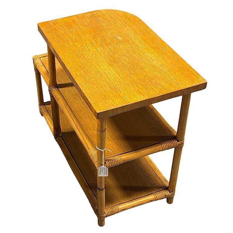 Restaurierter Streamline-Beistelltisch aus Rattan und Mahagoni, 3-stöckiger „Trio“-Beistelltisch, Paar im Angebot 4