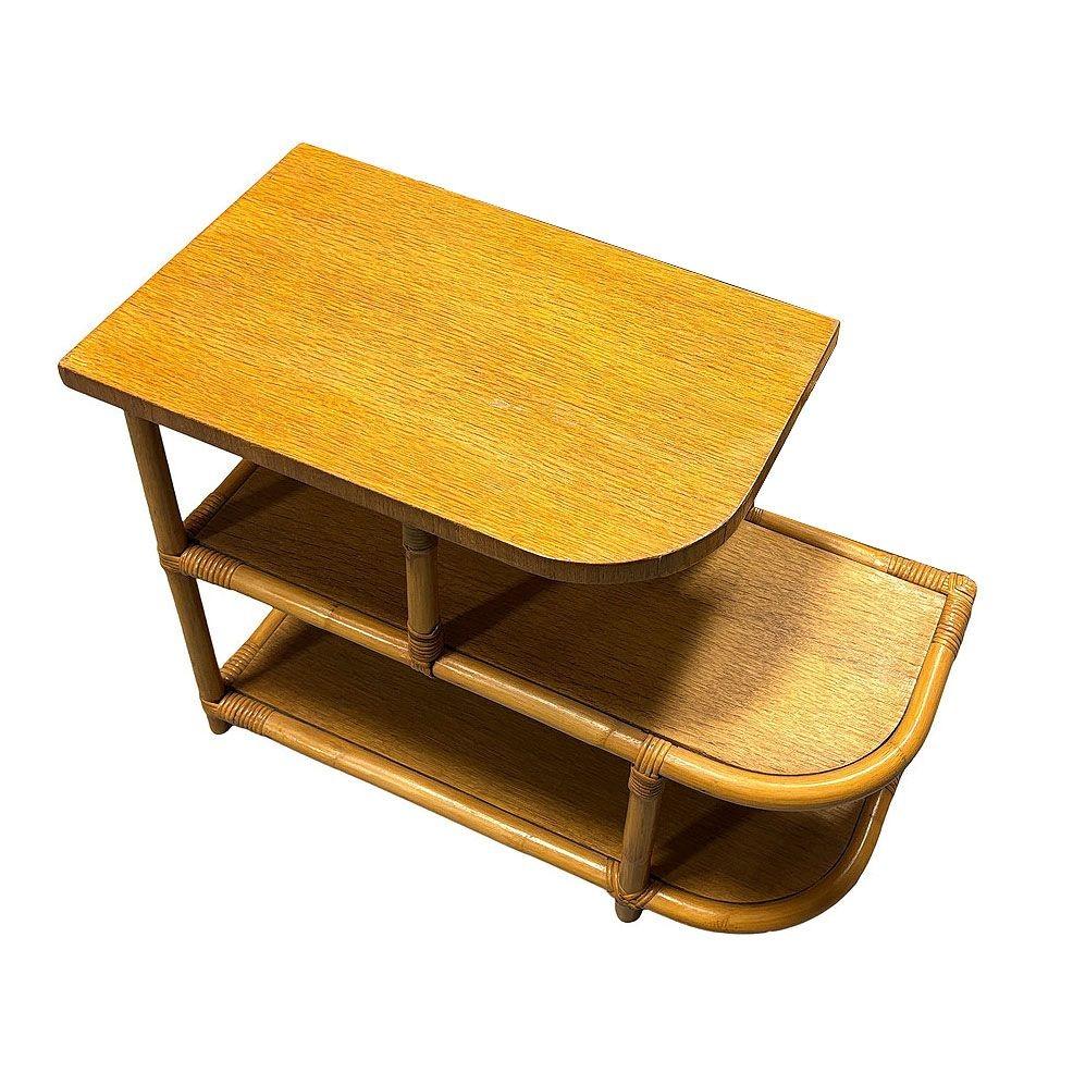 Restaurierter Streamline-Beistelltisch aus Rattan und Mahagoni, 3-stöckiger „Trio“-Beistelltisch, Paar im Angebot 1