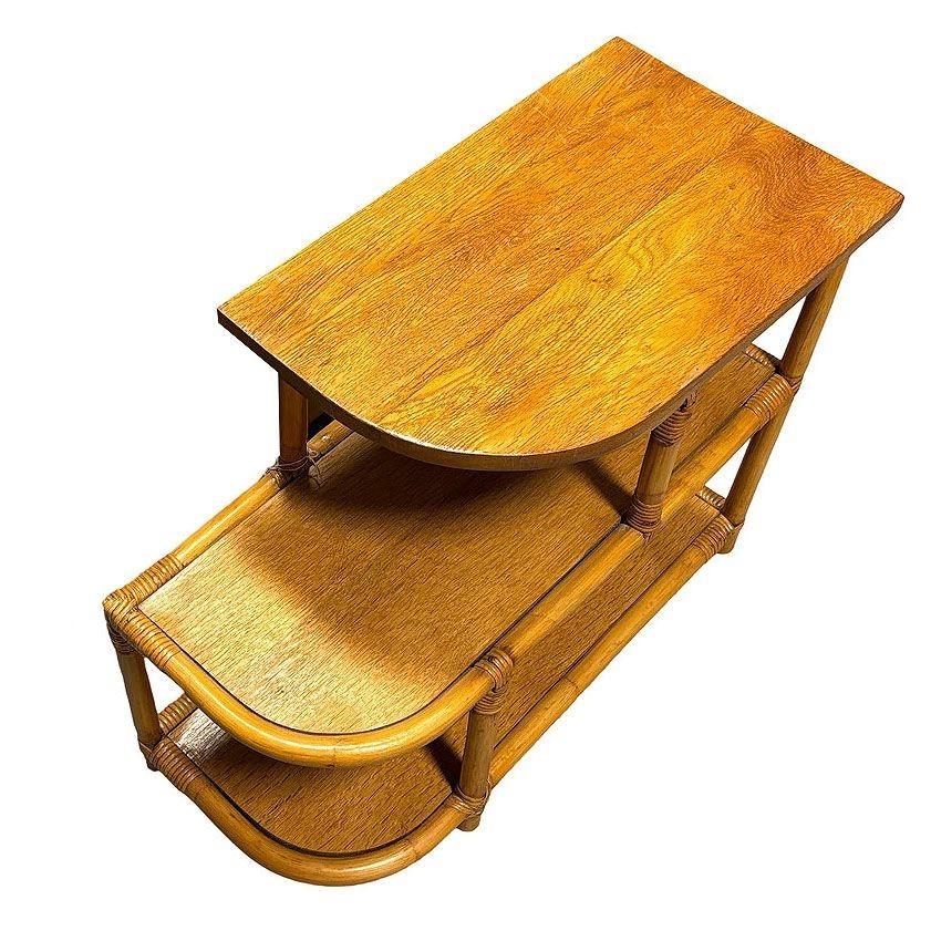 Restaurierter Streamline-Beistelltisch aus Rattan und Mahagoni, 3-stöckiger „Trio“-Beistelltisch, Paar im Angebot 3