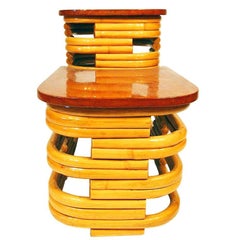 Tavolo laterale restaurato, impilato in rattan a due piani con piano in mogano