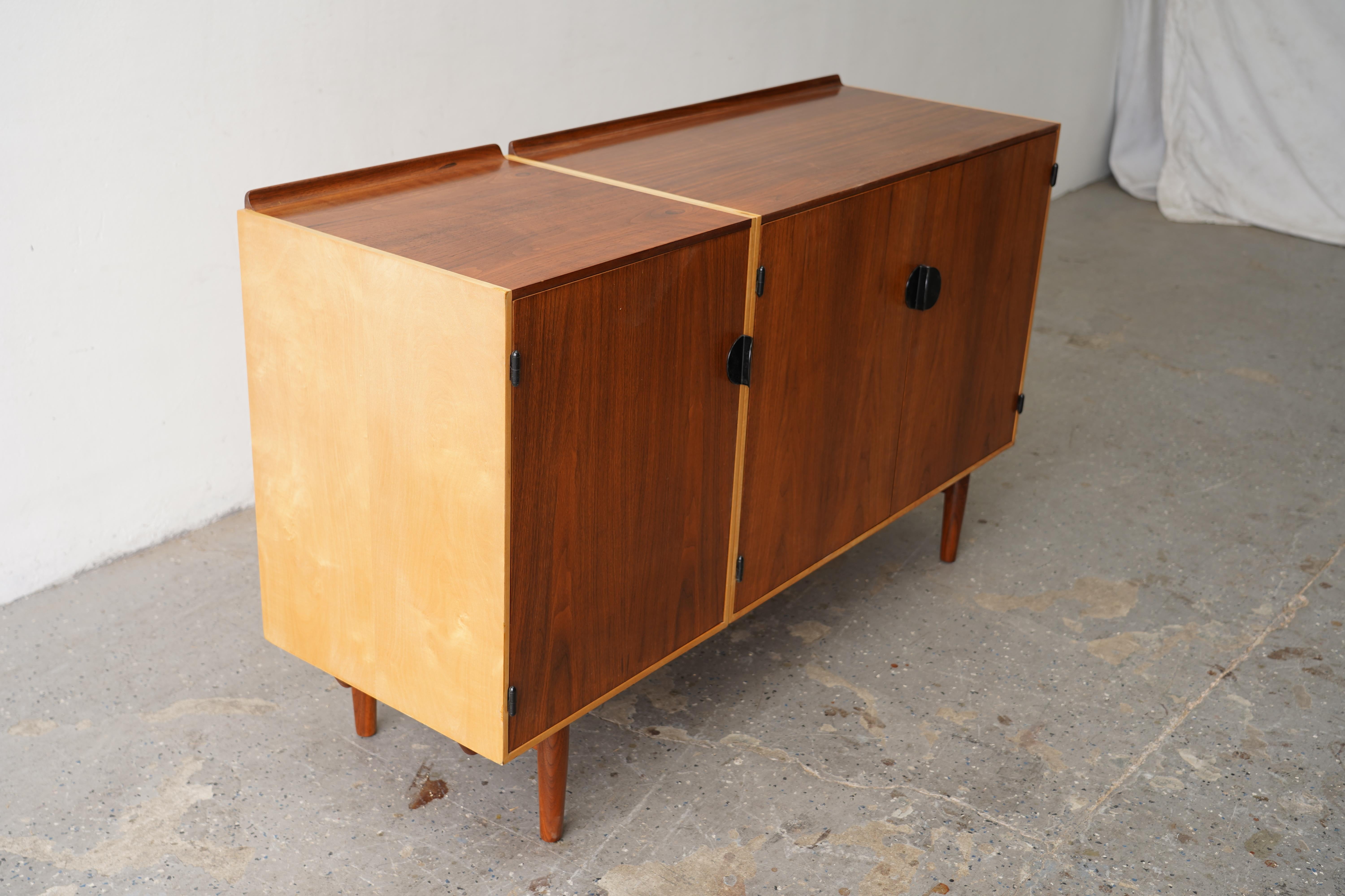 Credenza / Comò Finn Juhls restaurato in teak e acero per Baker in vendita 5