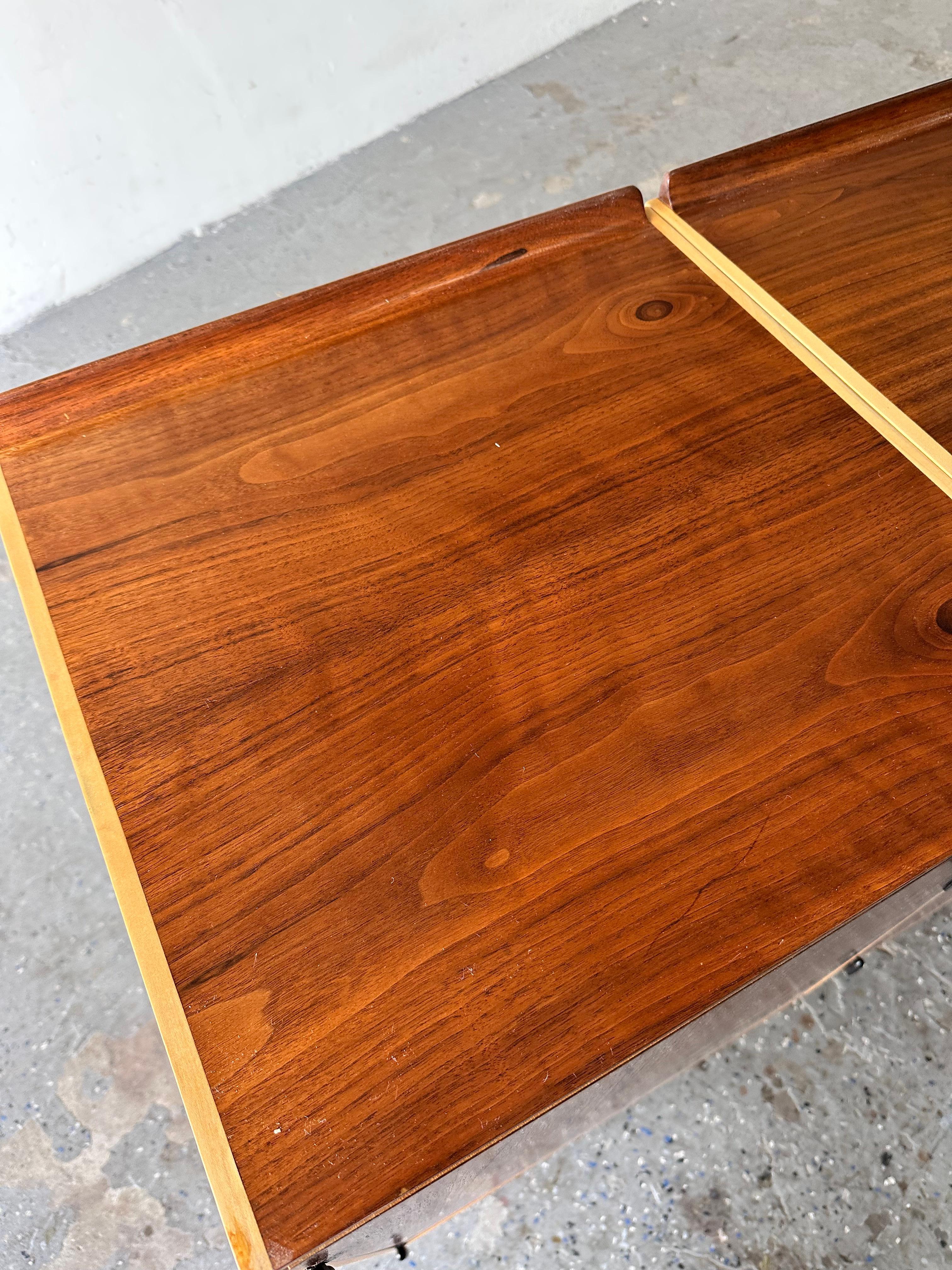Credenza / Comò Finn Juhls restaurato in teak e acero per Baker in vendita 6