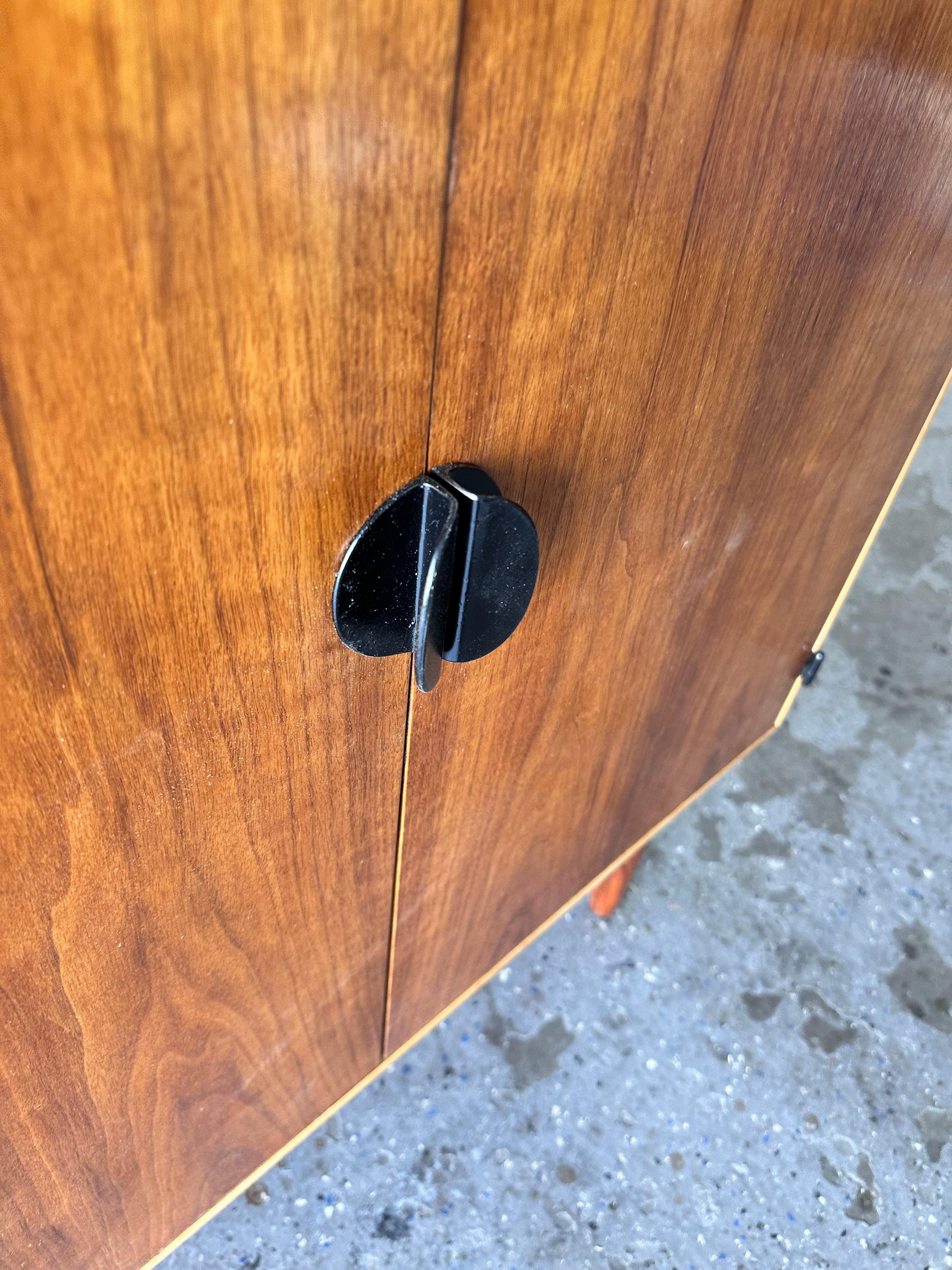 Credenza / Comò Finn Juhls restaurato in teak e acero per Baker in vendita 10