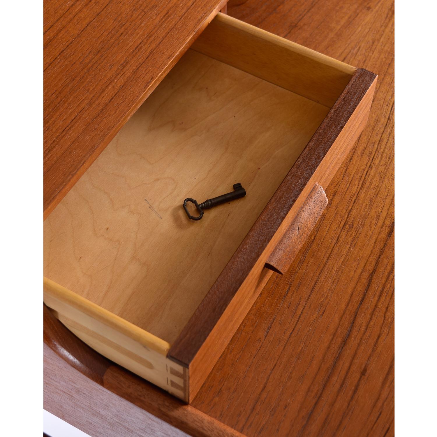 Scrivania in teak restaurata di Arne Wahl Iversen Model 56 per Vinde Møbelfabrik 7
