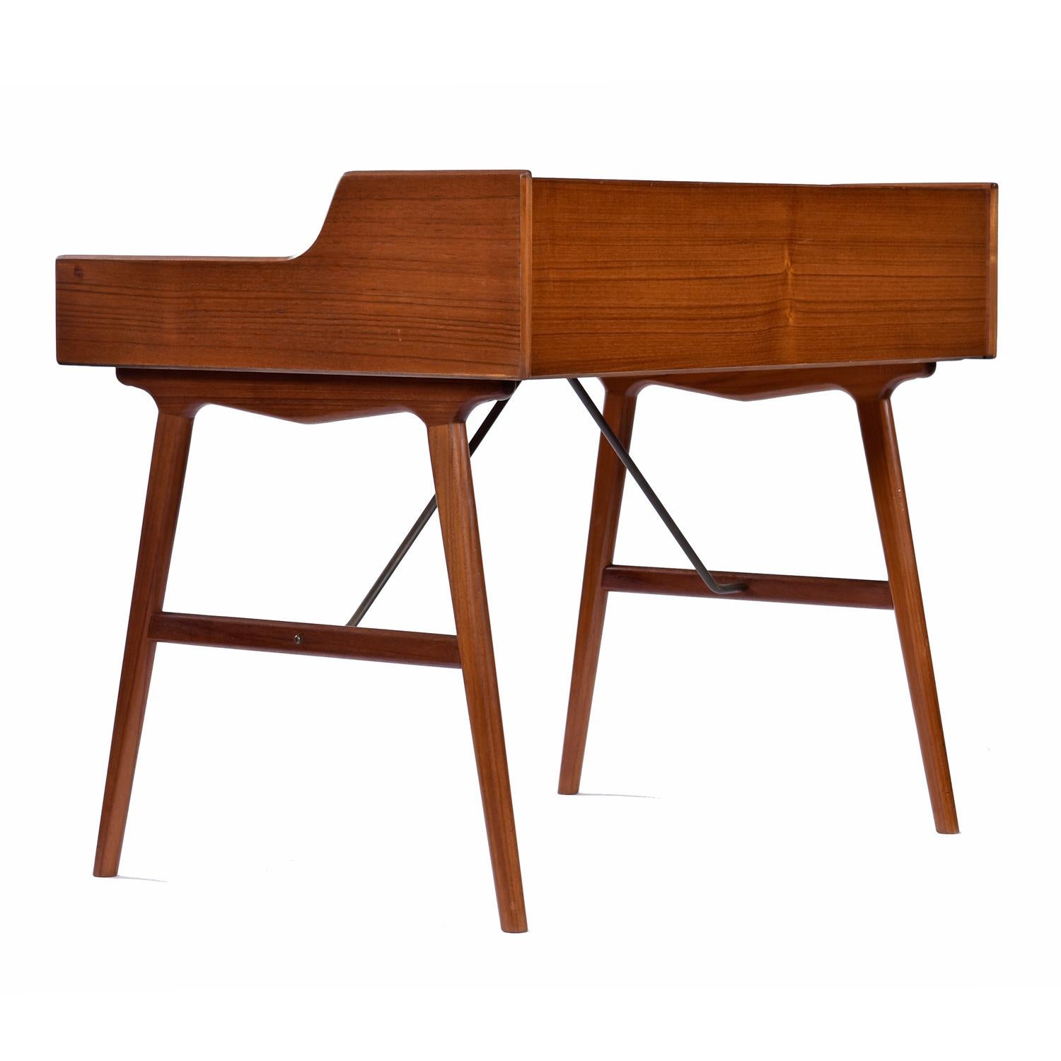 Mid-Century moderno Scrivania in teak restaurata di Arne Wahl Iversen Model 56 per Vinde Møbelfabrik
