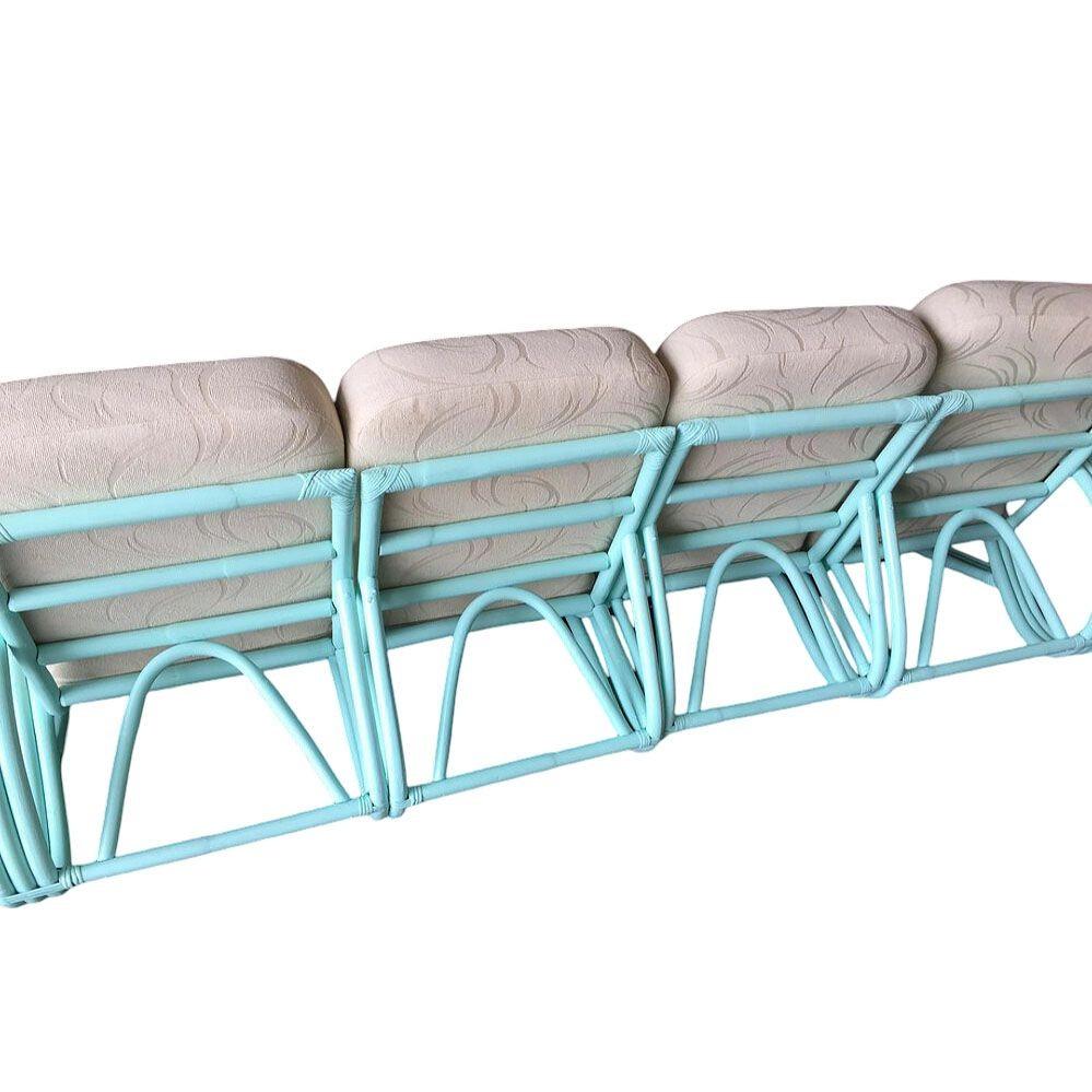 Sofá seccional de 4 plazas de ratán 3/4 Pretzel de mediados de siglo restaurado en color verde azulado mediados del siglo XX en venta
