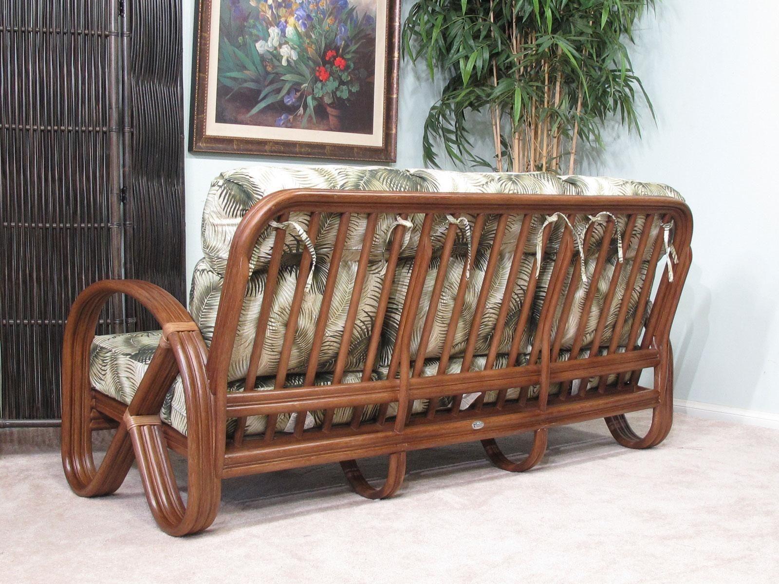Restauriertes 3-reihiges Rattan-Sofa mit 3/4-Brezel „ Kauai“ mit 3 Sitzen im Zustand „Hervorragend“ im Angebot in Van Nuys, CA