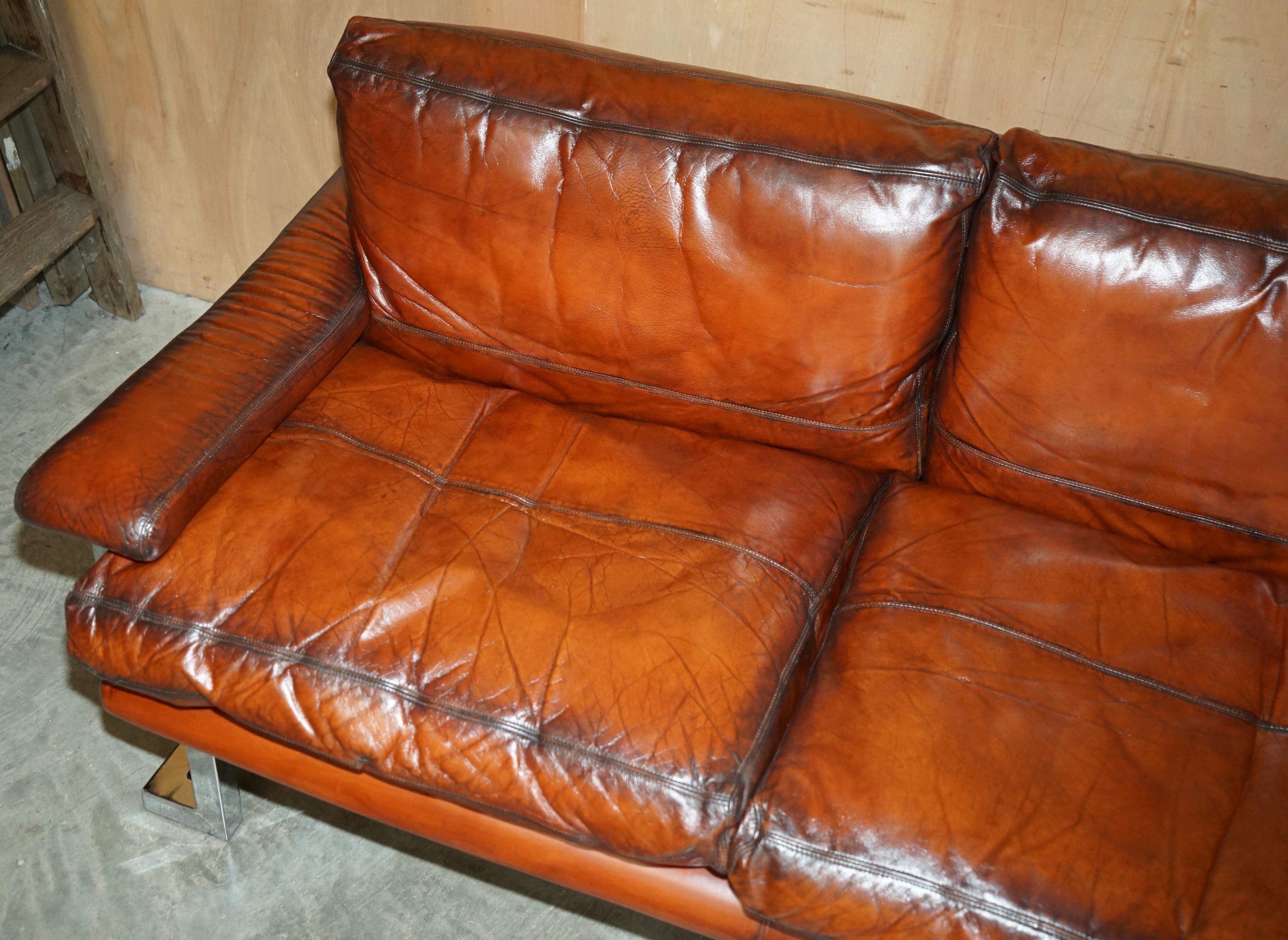 Hand-Crafted RESTORED TIM BATES PIEFF MANDARIN LEATHER CHROME & HARDWOOD SOFA ARMCHAiR SUITE For Sale