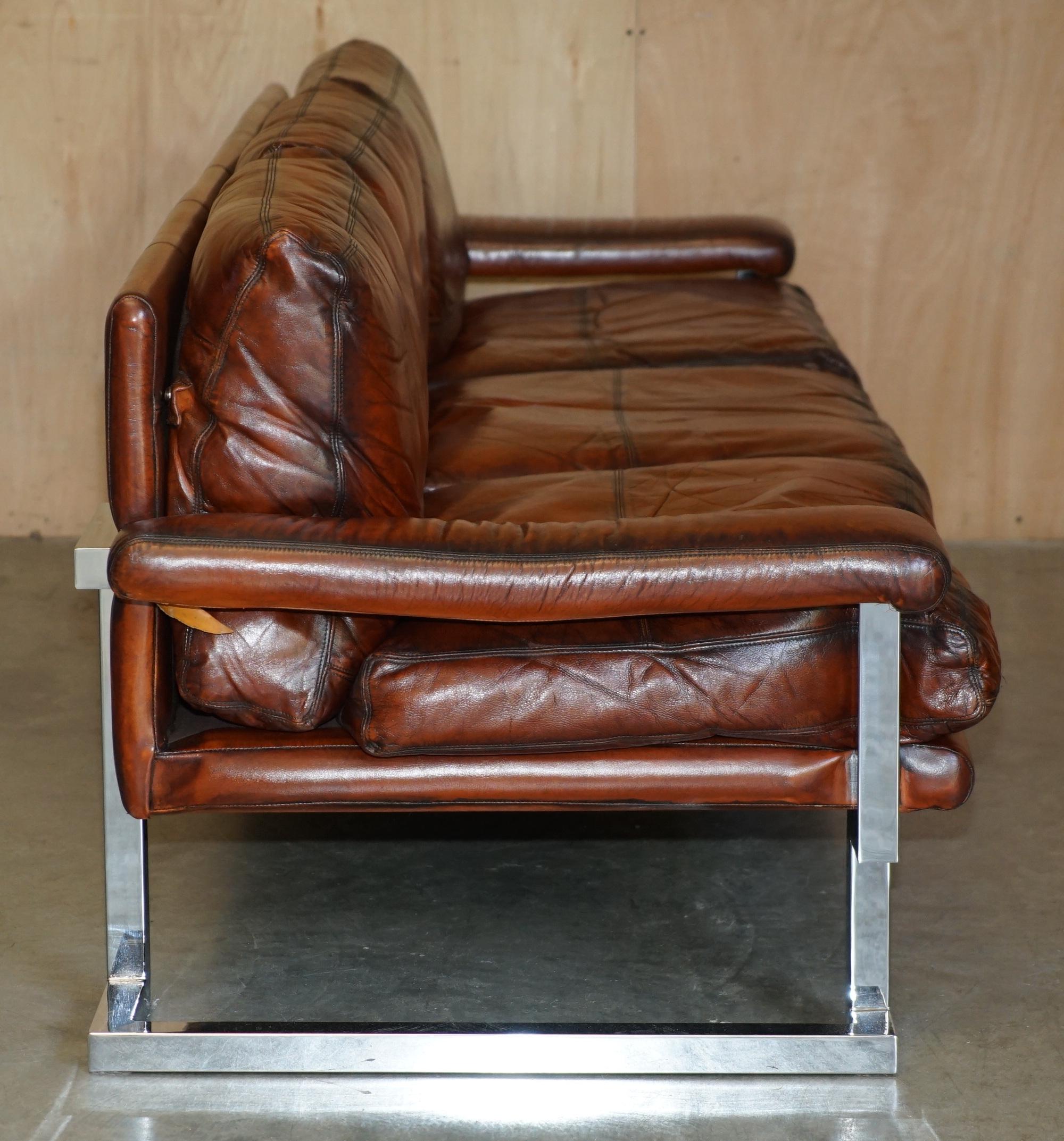 20th Century RESTORED TIM BATES PIEFF MANDARIN LEATHER CHROME & HARDWOOD SOFA ARMCHAiR SUITE For Sale