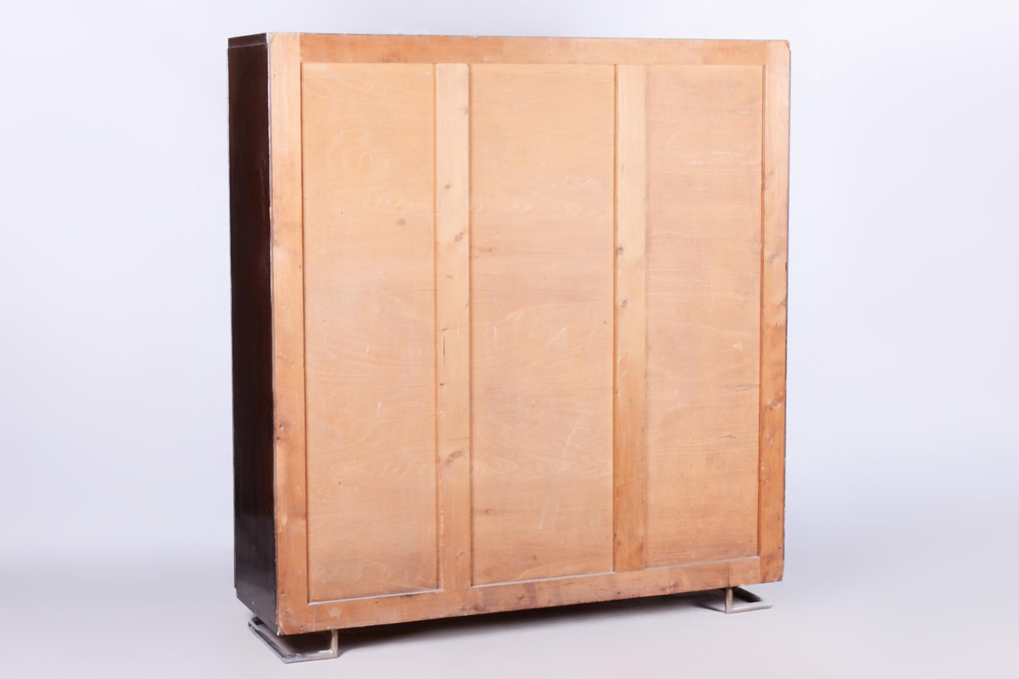 Armadio a tre ante restaurato di Mücke & Melder.

Produttore: Mücke & Melder
Fonte: Cechia (Cecoslovacchia)
Periodo: 1930-1939
Materiale: Wood Wood laccato, Acciaio cromato

È stato completamente restaurato dal nostro team di professionisti