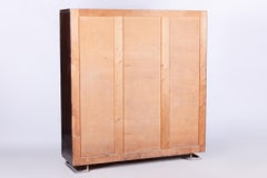 Armadio a tre ante restaurato di Mücke & Melder, legno laccato, Cechia, anni '30