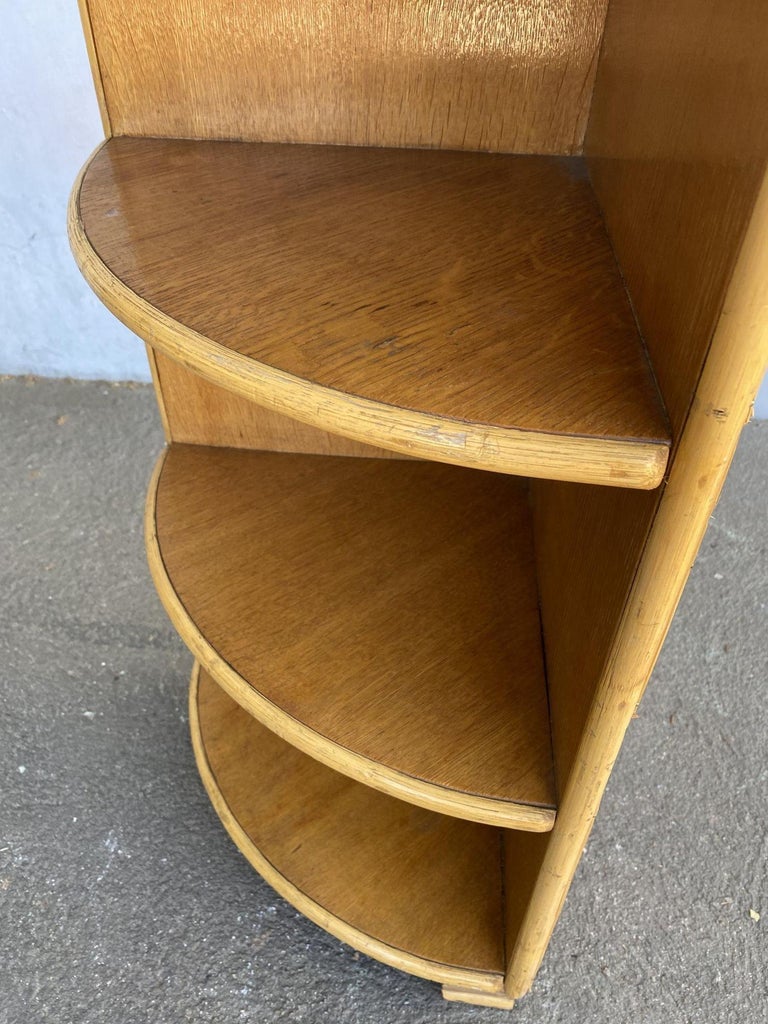 Estantería esquinera de madera de koa tropical restaurada con tablero de  ratán en venta en 1stDibs España | tablero esquinero, estanteria esquinera  madera, estanteria esquinera de madera, image size:768x1024